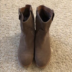 Suede tan booties